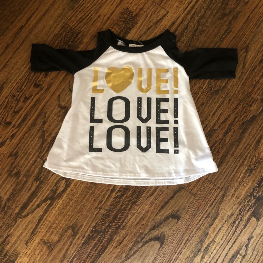 T-shirt with shoulder cut outs